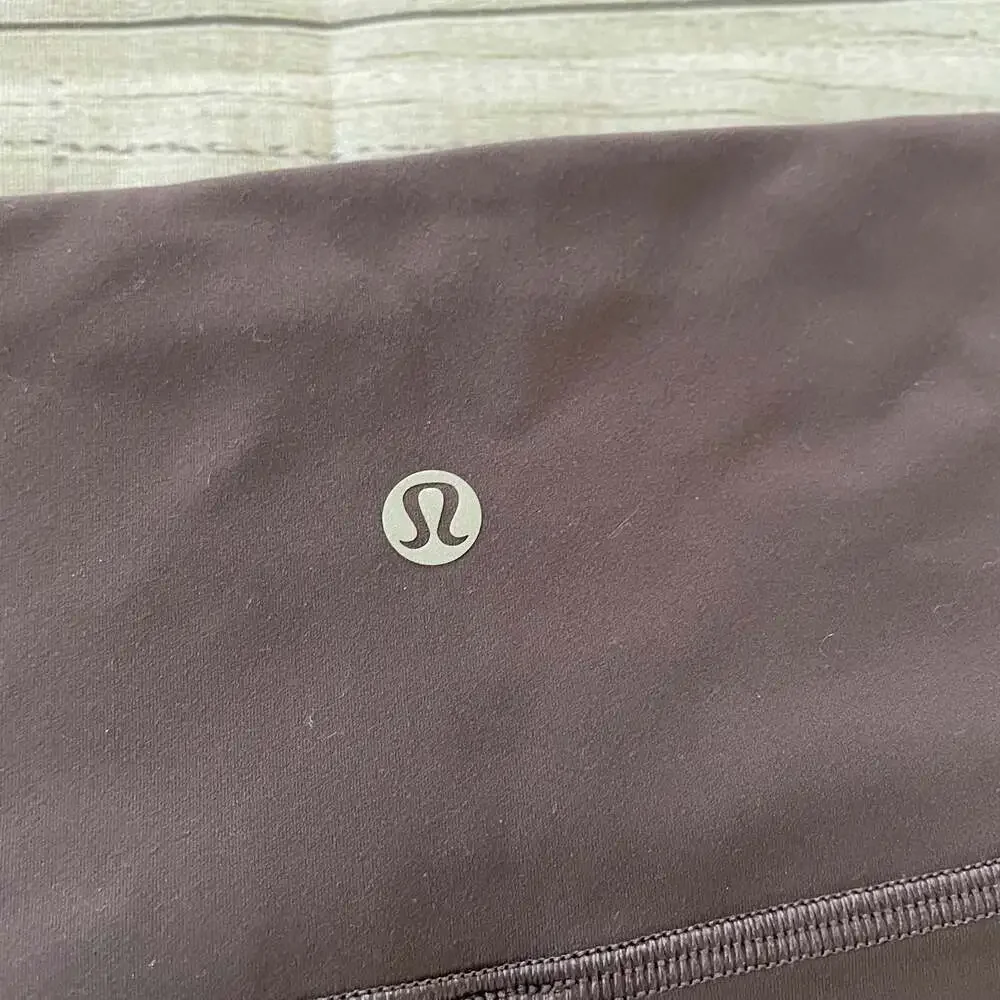 Lululemon In Movement Tight Leggings Crop 19” Women 8 Black Currant